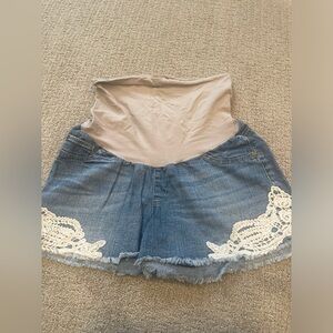 Over the bump maternity shorts. Size M